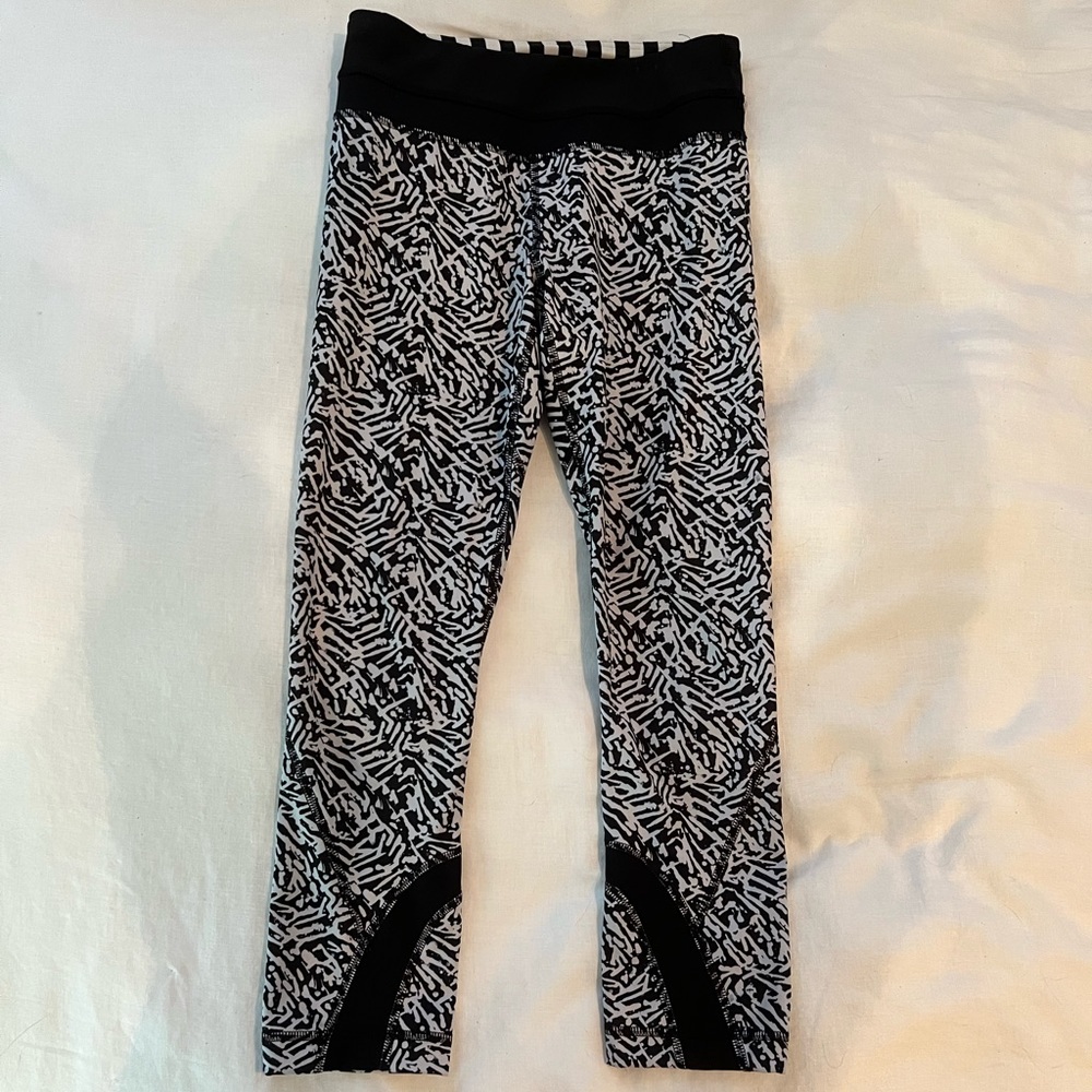 Lululemon Black & White Knee Length Leggings